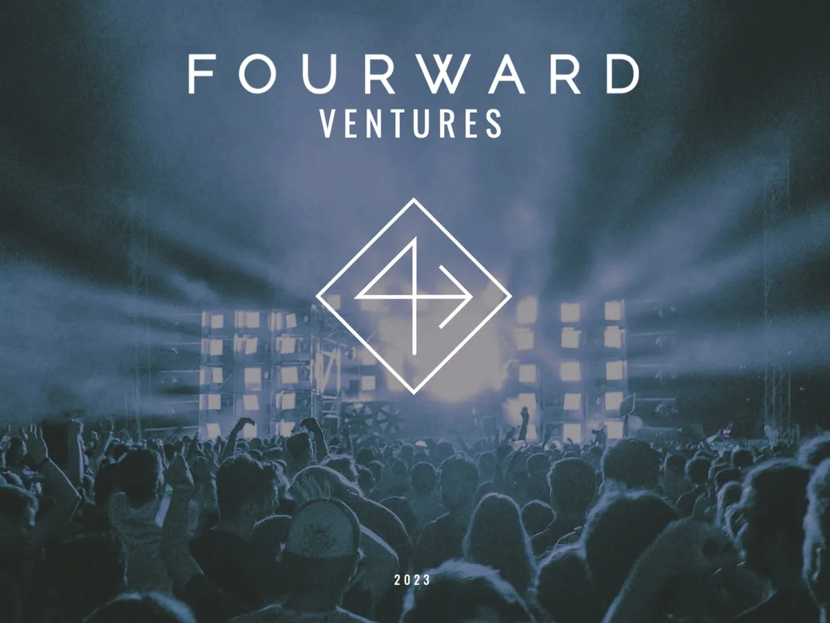 The slide features a stylized logo of a '4' combined with an arrow inside a diamond, overlaid on a concert crowd photo.